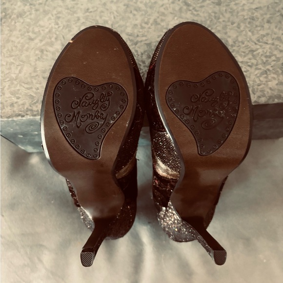 NAUGHTY MONKEY WOMENS SEQUINED BUTTERFLY BROWN GOLD STILLETO SHOES Size 7.5 US - Picture 5 of 6